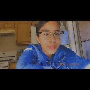 Meet your Posher, Angelique